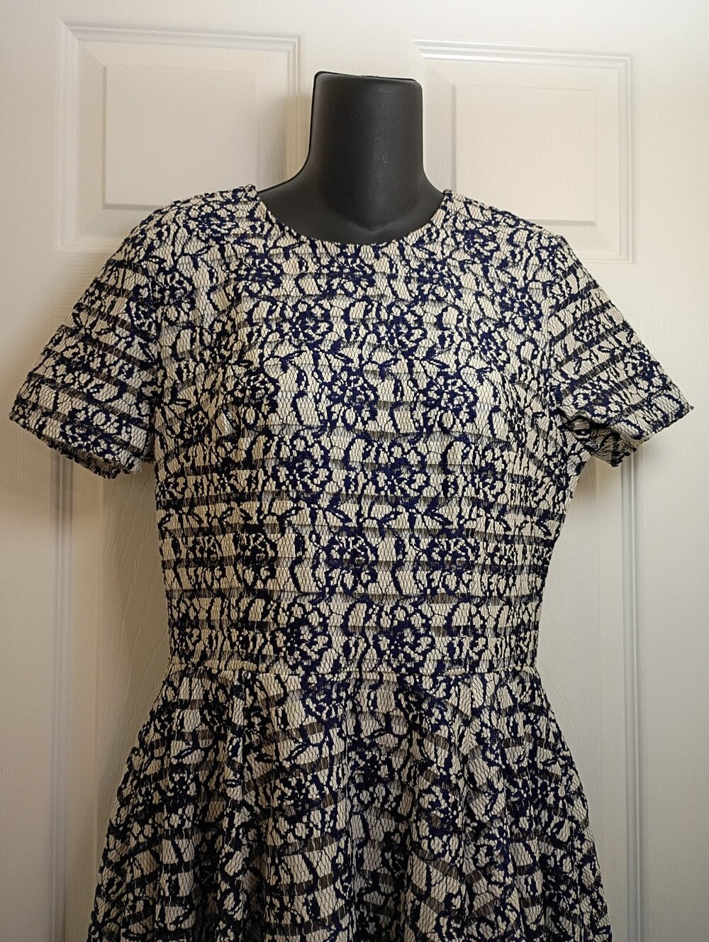 Dress - Picture 8 of 8